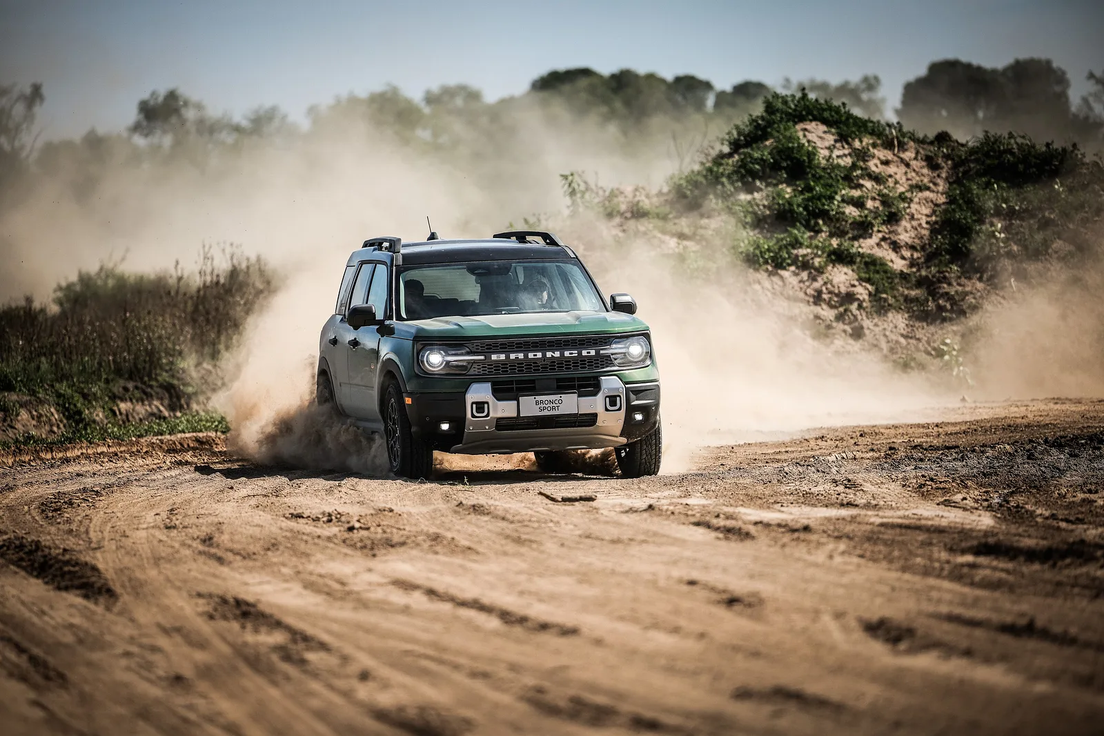 Tracción 4WD con 7 Modos de Manejo y Bloqueo de Diferencial
